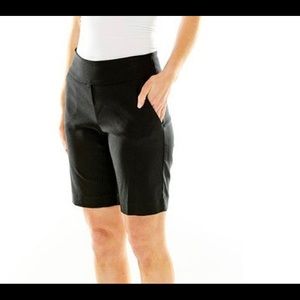 Sara Campbell black pull on short w/pockets on front. Sz S